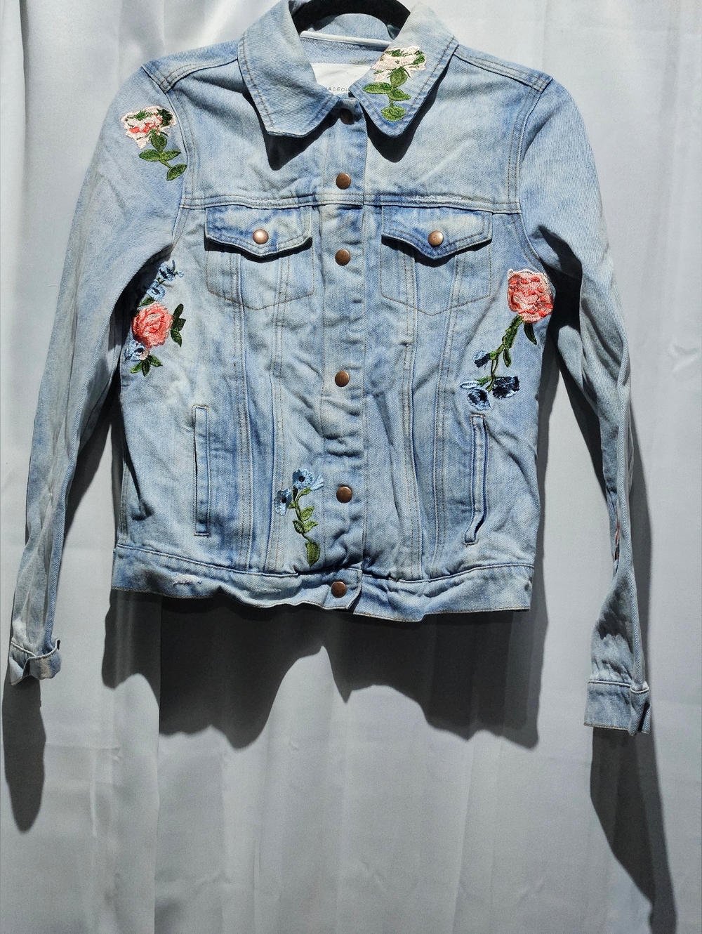 Olivaceous Light Blue Embroidered Floral Denim Jacket Size Small